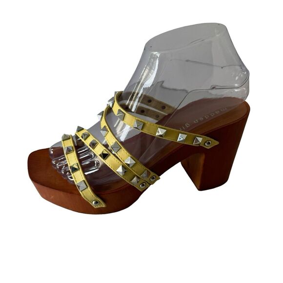 Steve Madden Girl Sandals Woman's Size 7 Spike Yellow Studded Block Heel Shoes - Picture 11 of 14